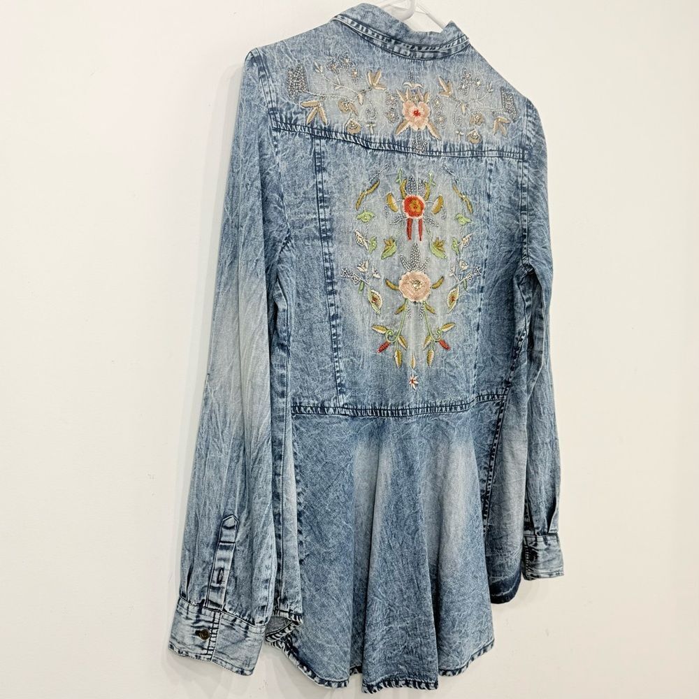 Lola P Embroidered Floral Sparkle Blue Factory Faded Cotton Peplum Tunic Blouse - Picture 7 of 13